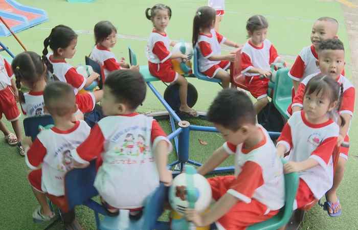  Tuyên truyền nâng cao ý thức đưa trẻ đến trường (06-12-2023)